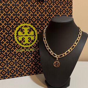 NEW✨ Pendant with Tory Burch Round Logo charm/medallion